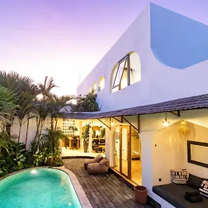 Castilla - Ethnic Vibes Tropical 4br With Private Pool, 10 Minutes From Canggu Kerobokan